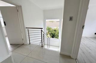 3 Bedroom Property for Sale in Bloubergrant Western Cape